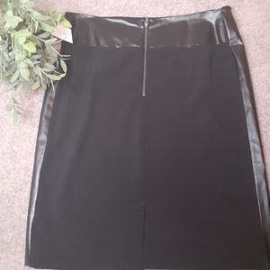 Larry Levine Stretch Black Skirt